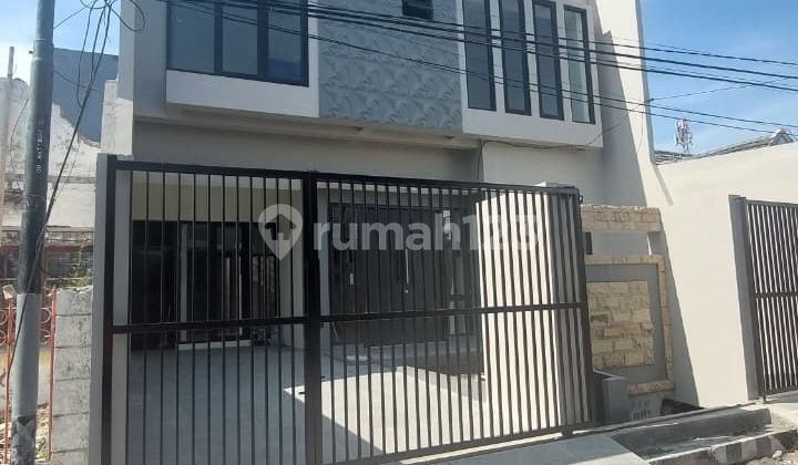 Dijual Rumah Baru 2 Lantai di Panjang Jiwo Dekat Ubaya Tenggilis Dengan 4 Kamar