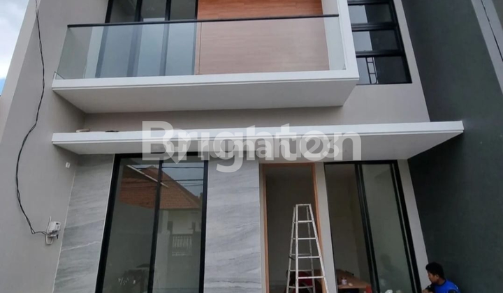 RUMAH BARU MINIMALIS 2 LANTAI DI KUTISARI INDAH - SIAP HUNI DEKAT UBAYA & PETRA
