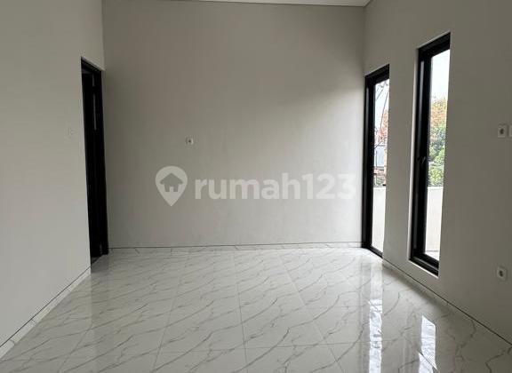 DIJUAL RUMAH KOS BARU 2 LANTAI BAGUS 11 KAMAR TIDUR LOKASI FAVORIT & STRATEGIS DI RUNGKUT ASRI DEPAN