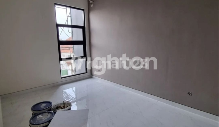 RUMAH BARU MINIMALIS 2 LANTAI DI KUTISARI INDAH - SIAP HUNI DEKAT UBAYA & PETRA 2