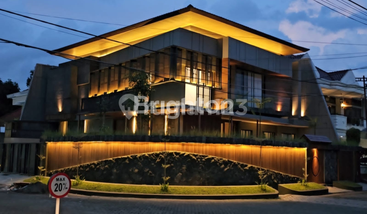 NEW LUXURY MODERN TROPICAL HOUSE IN MANYAR – COMFORTABLE, COOL, & CLASSY! 1