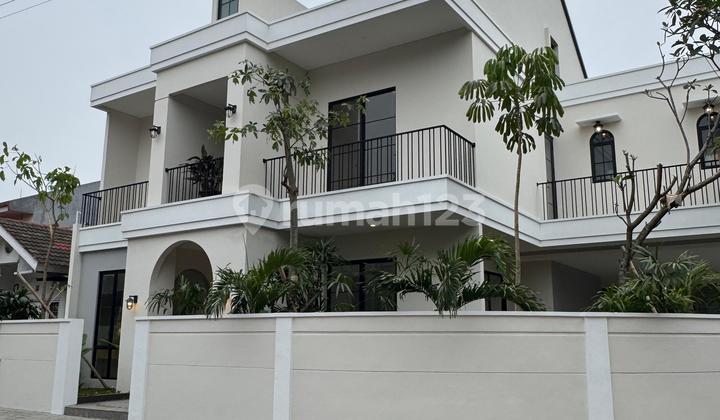 Rumah Baru Hook Estetik Punya Taman di Kencana Loka Bsd