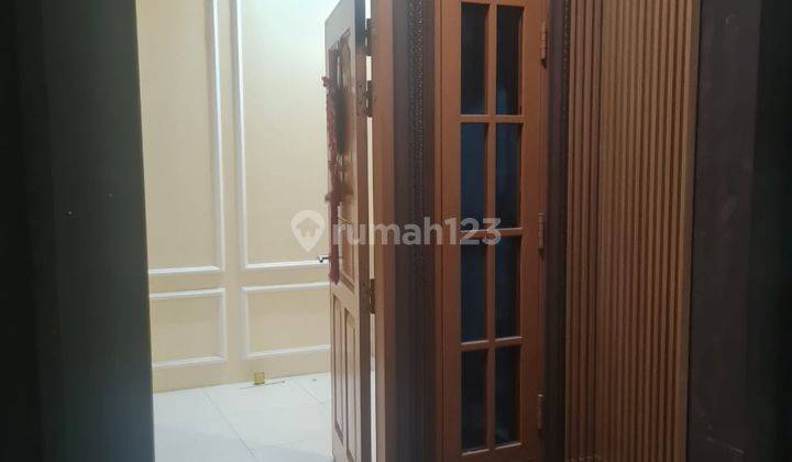 Rumah Semi Furnished SHM di Villa Melati Mas, , Tangerang Selatan 2