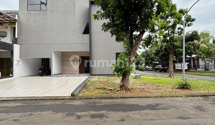 New House Hook Alam Sutera With Elevator &amp; Swimming Pool Club House View 2