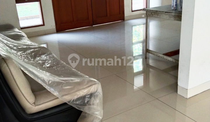 Rumah Mewah di Rempoa Housing Tangsel – Kolam Renang  2