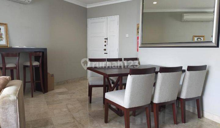 ruang makan apartemen beverly 2 br jakarta