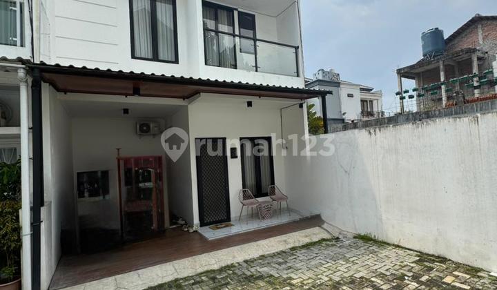 Rumah Bangunan Baru Terawat Full Furnished di Cilandak, Jaksel