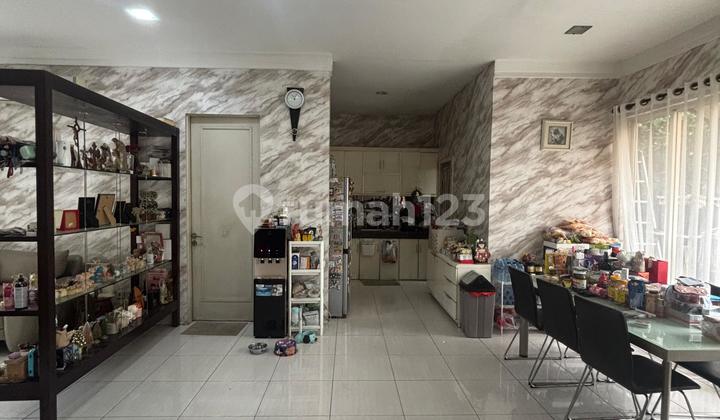 Rumah Semi Furnished & Ada Kolam Ikan di Alam Sutera