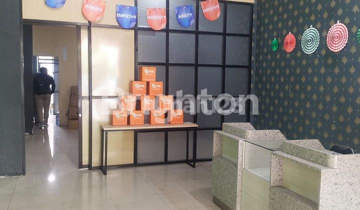 Strategic 3-Storey Shop House Near Majapahit and Gayamsari Toll Exit 1