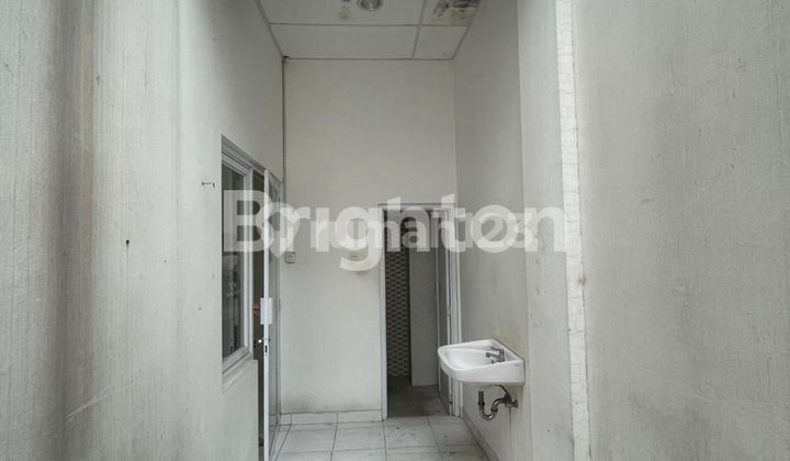 RUKO 2 LANTAI DEKAT TOL GAYAMSARI DI NOL JALAN MAJAPAHIT / BRIGJEN SUDIARTO SEMARANG 2