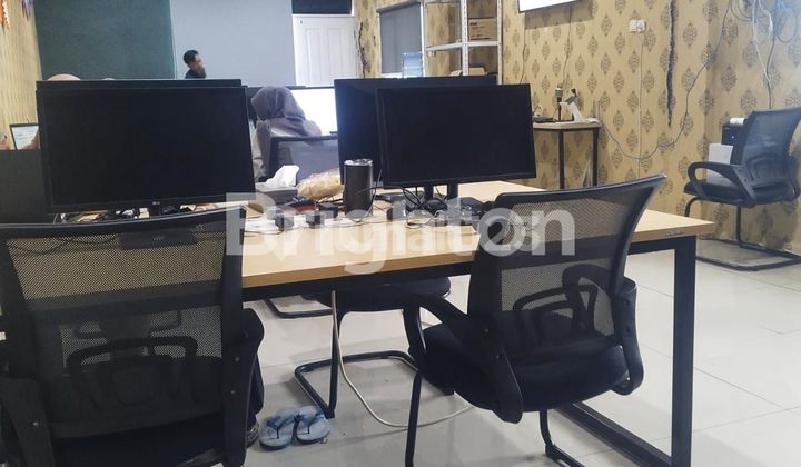 Strategic 3-Storey Shop House Near Majapahit and Gayamsari Toll Exit 2