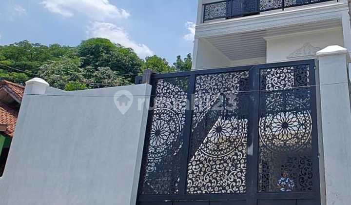 Di Jual Rumah 4 Lantai di Setu, Cipayung, Jakarta Timur Di Jual Rumah 4 Lantai di Setu, Cipayung, Jakarta Timur