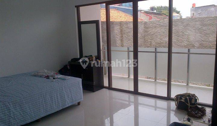 Rumah Modern 2 Lt+Rooftop Luas 188m² samping Antam Tanjung Barat 2