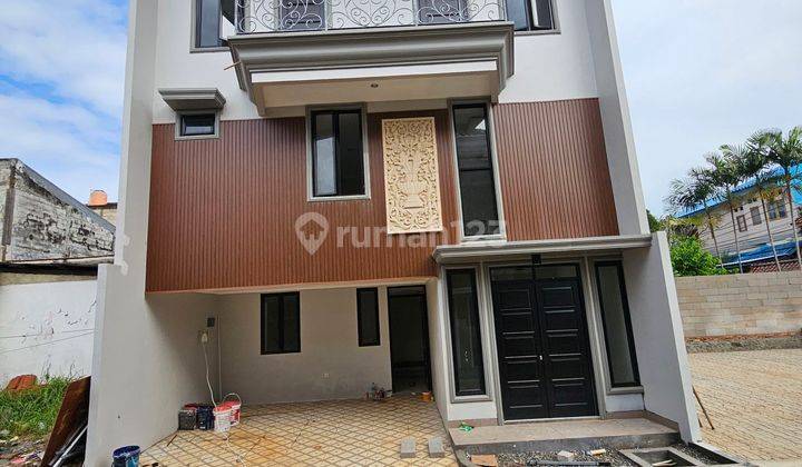 Rumah Townhouse Jatipadang 3,5 Lantai Rooftop View Gunung Salak