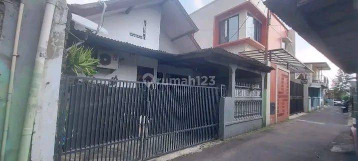 Dijual Rumah Tua LT 110m² cuma 20 meter ke Jl.Raya Lenteng Agung 1