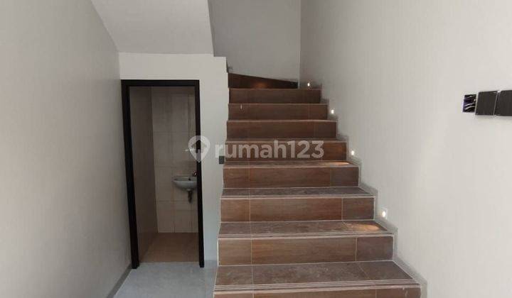 Dijual Rumah Townhouse LT 122m² 3 Lantai Jl.Durian Jagakarsa SHM 2