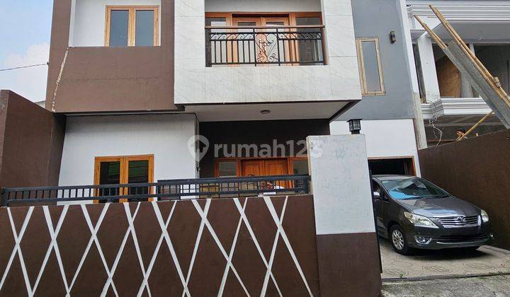 Dijual Rumah Mewah LT157m² Open Space+Kolam Renang Cijantung SHM 1