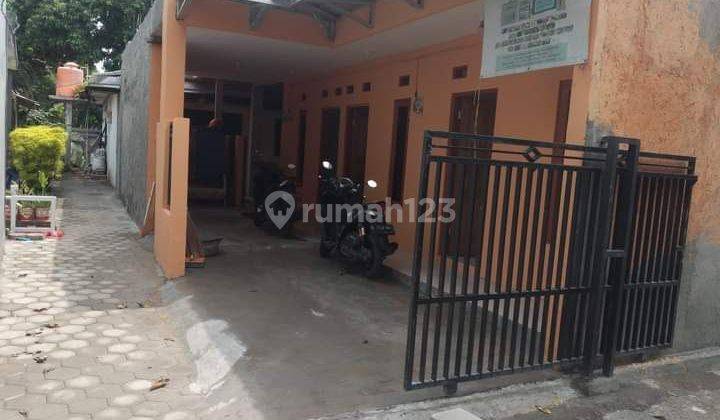 Dijual Rumah Induk+3 Kontrakan Strategis 3 Menit Ke St.lenteng 1