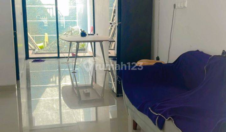 Disewakan Rumah Cantik Semi Furnish di Jakarta Barat 1