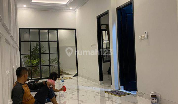 Disewakan Rumah Baru Cantik Classic Modern Samping Stasiun Lenteng Agung  2