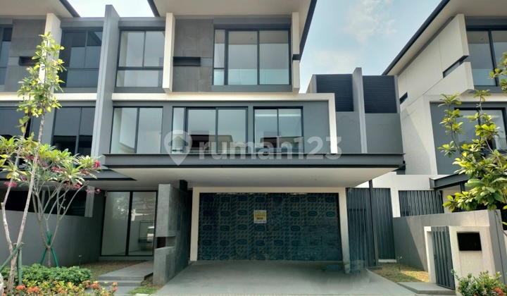 . Rumah mewah Nava Park Lyndon, BSD