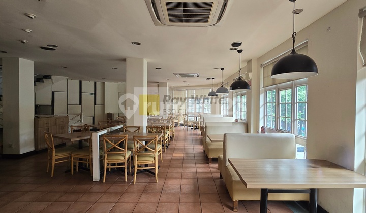 Main road-facing shophouse in BSD, wide facade. 2