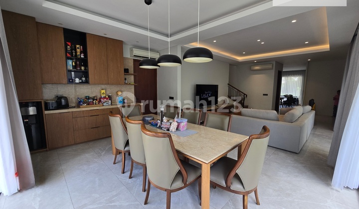 Rarely available 12-meter wide house in De Park Cajuputi BSD City, move-in ready. 2