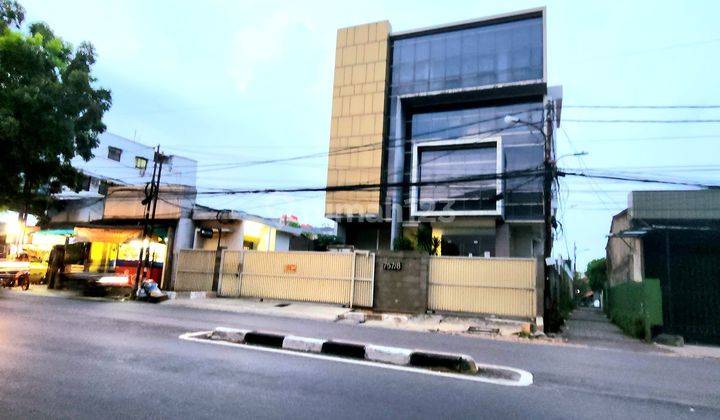 Mini building di Jl raya kebayoran lama, luas 666 m² 1