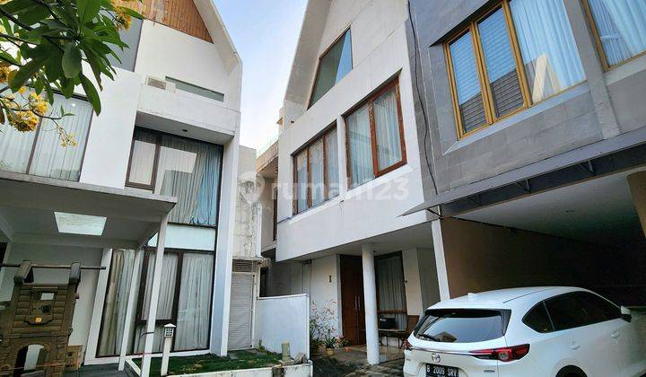 Rumah Murah 3 Lantai Yang Terletak Di Amaya Townhouse Jatipadang,  Siap Huni Harga Jauh Dibawah Njop  2