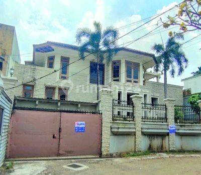 Rumah murah dua lantai di Jl ampera raya Jakarta Selatan  2