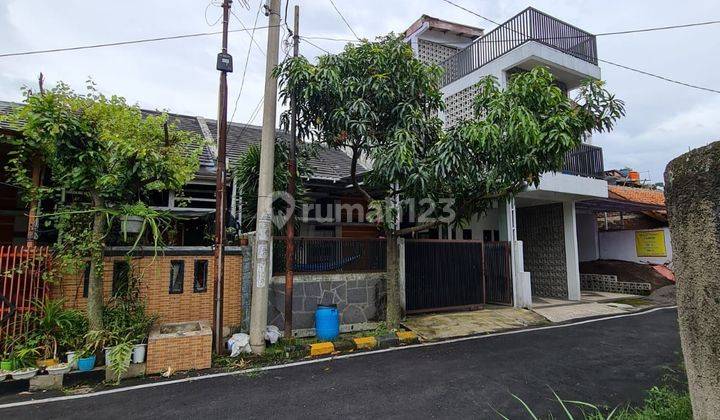 Dijual rumah bagus 3 lantai di komplek perumahan Ciwastra permai  2