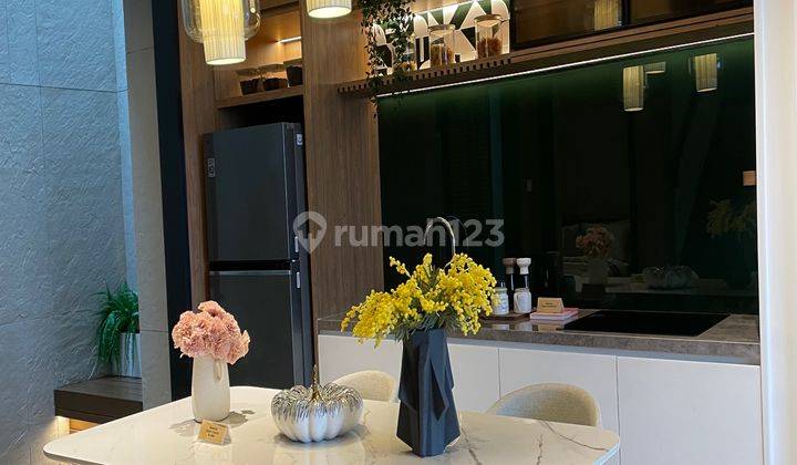 Brand New Rumah Modern Type Premium 3 Lantai Di Cluster Vanica Sumarecon Crown Gading 2