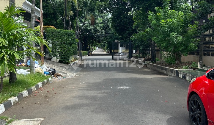 Disewakan Rumah Mewah Strategis Bebas Banjir Siap Huni di Komplek Elite Jaka Permai Bekasi 2