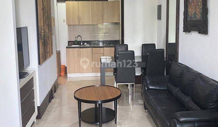 ruang tamu  apartemen mewah strategis pearl garden