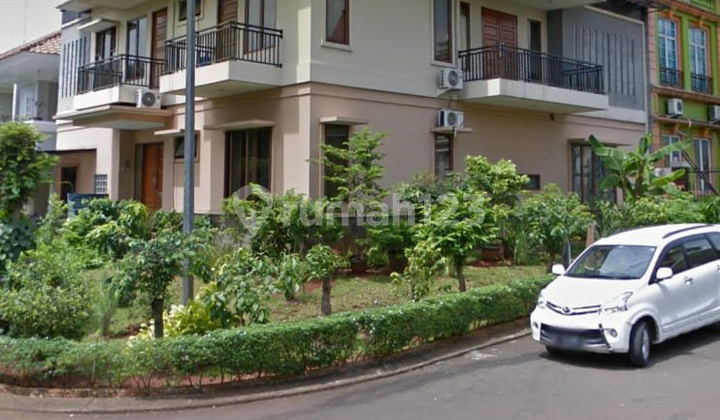 Strategic Home in the VERSAILLES CLUSTER, BSD CITY, Good SHM - Certificate of Ownership, BSD City Strategic Home in the VERSAILLES CLUSTER, BSD CITY, Good SHM - Certificate of Ownership, BSD City