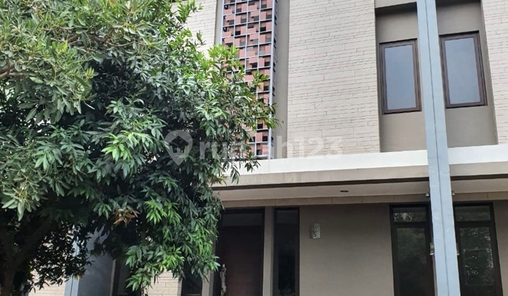 Rumah Lokasi Bagus di Regent Town,Bsd City, Bsd City Lainnya - PPJB, Girik, Adat, Dll Unfurnished Bagus