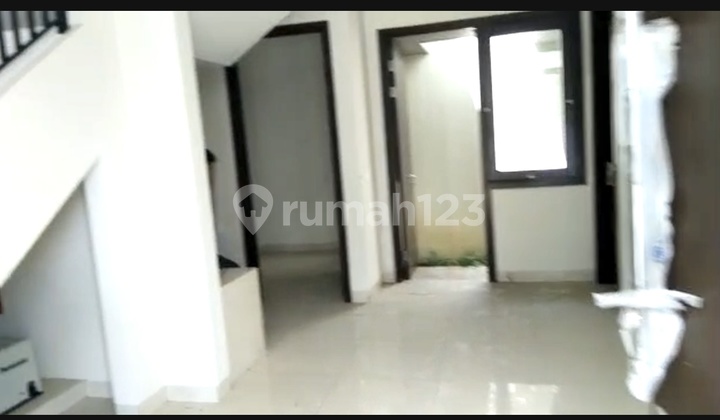 Good Location House in REGENT TOWN, BSD CITY, Other BSD City - PPJB, Girik, Customary, etc. Good Unfurnished 2