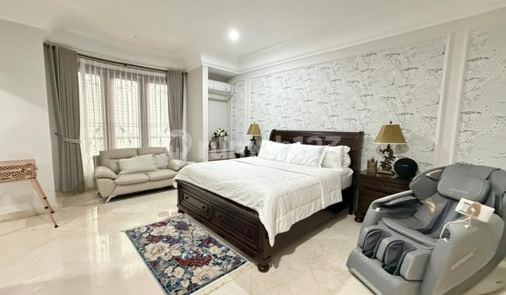 Classic Design Luxury House in BSD Fully Furnished 2 Floors Ready to Occupy Classic Design Luxury House in BSD Fully Furnished 2 Floors Ready to Occupy