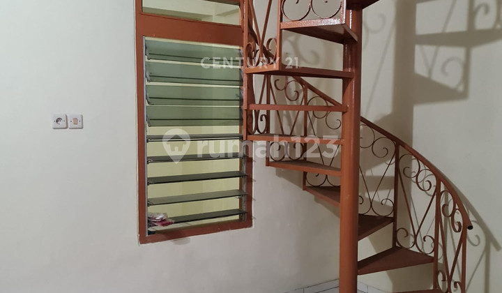 2-Story House in a Strategic Location at South Tanjung Duren R2283 2-Story House in a Strategic Location at South Tanjung Duren R2283