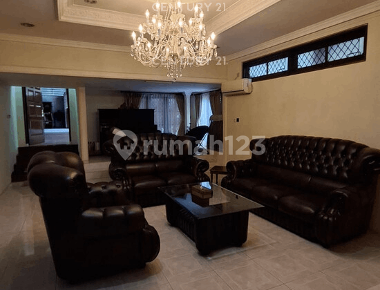 Rumah Hook Semi Furnished Strategis Di Pulomas Utara S9306