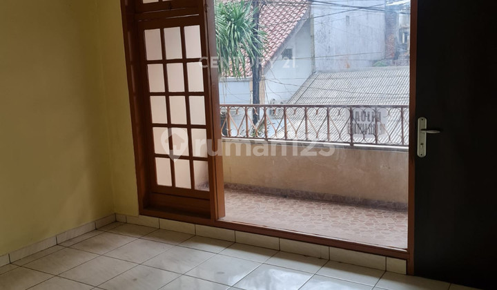 2-Story House in a Strategic Location at South Tanjung Duren R2283 2-Story House in a Strategic Location at South Tanjung Duren R2283