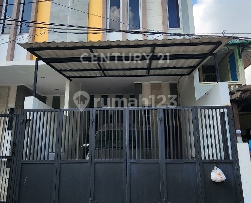 3-Story Ready-to-Occupy House in Sunter Jakut S7846