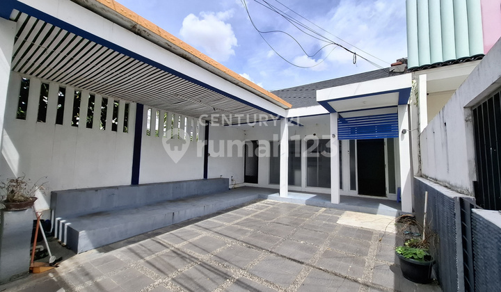 3-Story House for Business, Strategic Location in Rawamangun S9308