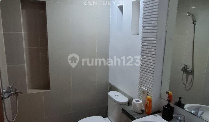 Ready-to-Occupy and Strategic 3-Story House in Rawamangun S9307 2