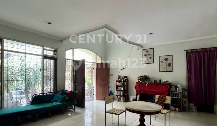 Rumah Hoek 2½ Lantai Dalam Komplek Nyaman di Pulomas S8819 Rumah Hoek 2½ Lantai Dalam Komplek Nyaman di Pulomas S8819