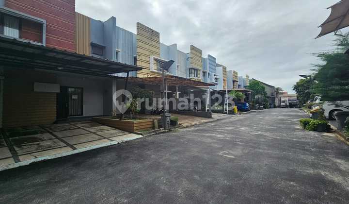 Dijual Capat Rumah dengan Tanah Luas Greenwood Pamulang 2
