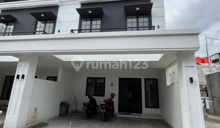 Dijual Townhouse Classic Eropa Pancoran Jakarta Selatan 