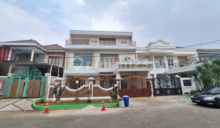 For Sale 3-Story Fully Furnished House in Taman Royal Cipondoh 2