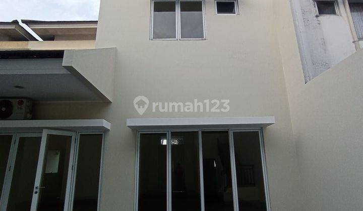 Rumah luas 2 Lantai di Cluster West Esplanade, grand wisata 2