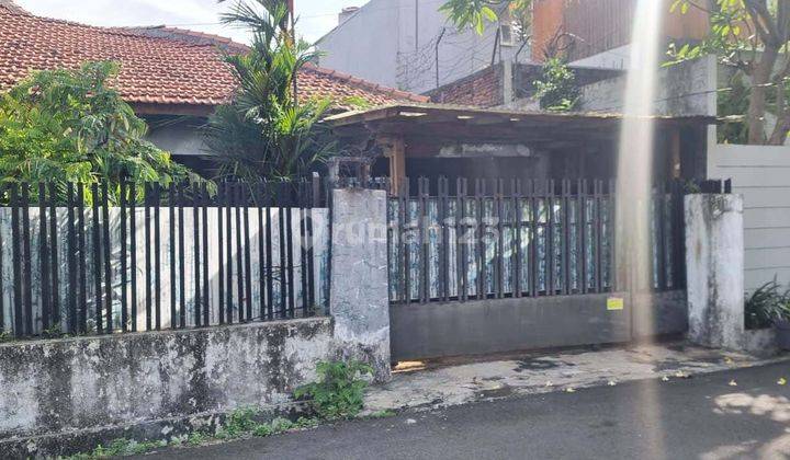 Rumah lama hitung tanah jalan 3 mobil dalam komplek one gate sistem 2